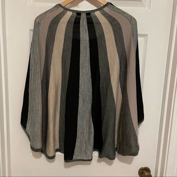 Love Stitch Batwing top - Women's size M - Picture 4 of 10